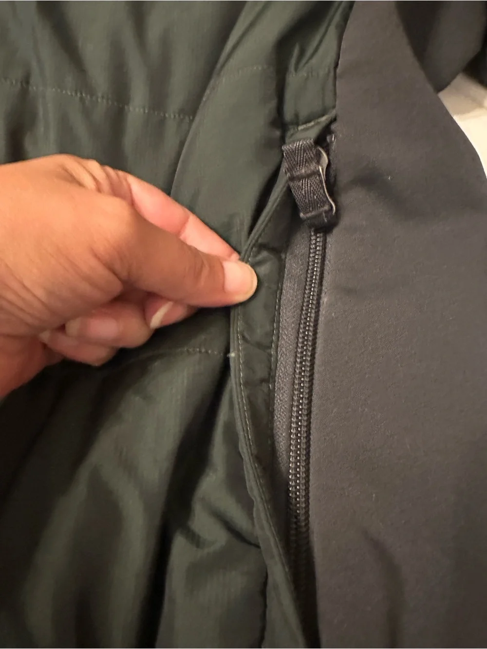 The North Face Men's Jacket in Forest Green & Grey with Logo - Size M